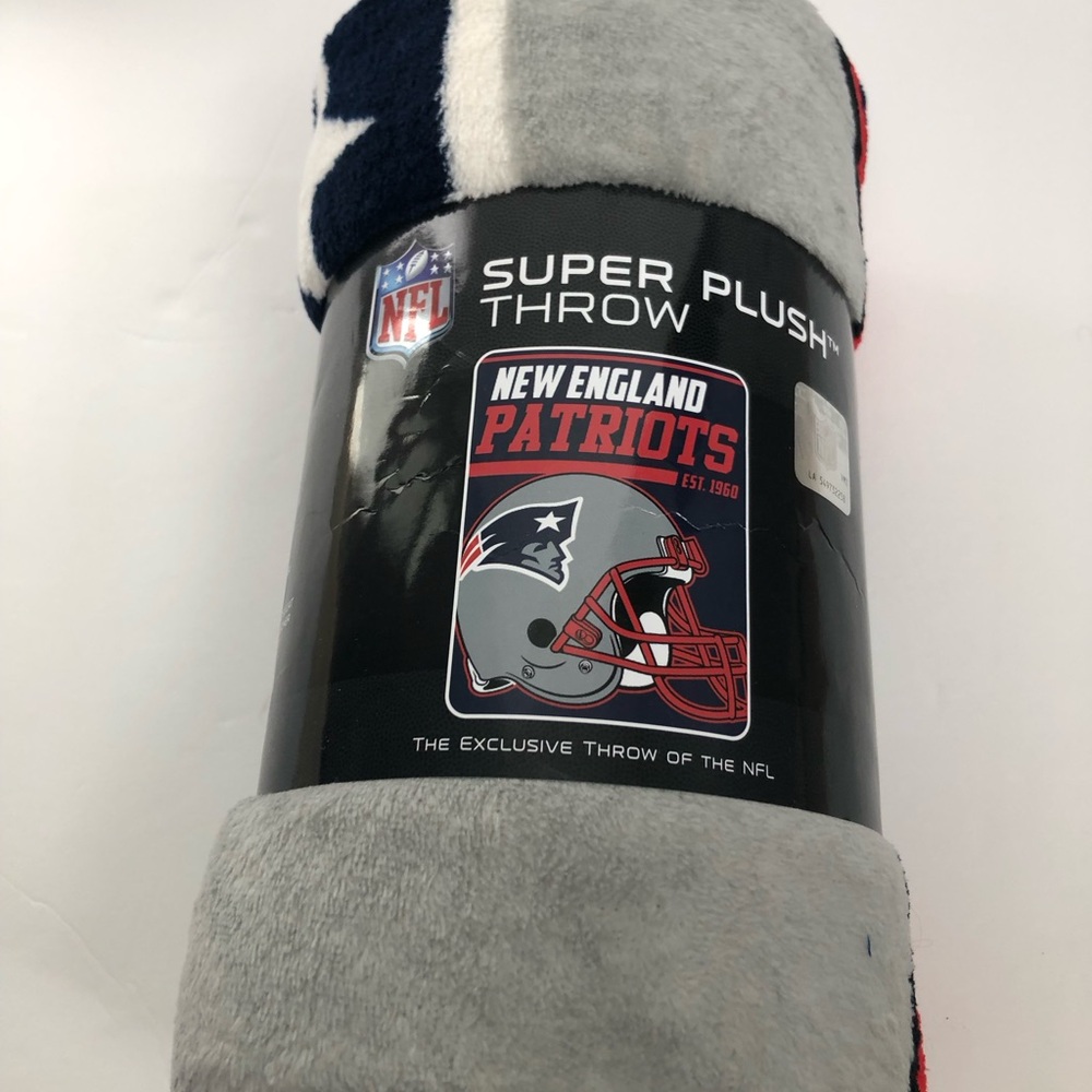 New England Patriots Plush Throw Blanket - Gray, Blue, Red Official NFL - NEW